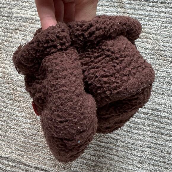 Magnificent Baby Fleece Booties Magnetic Closure Brown Fleece Fuzzy 12-18 mos - Picture 6 of 9